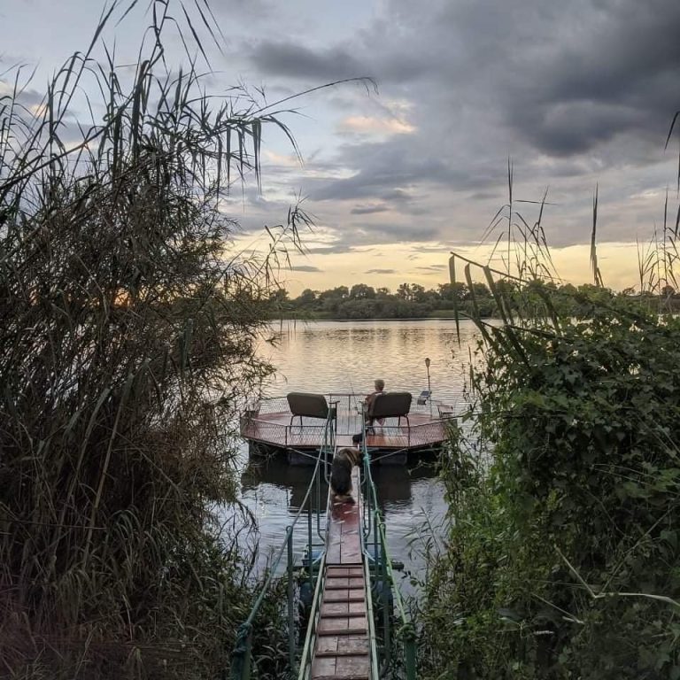 KAYUBE RIVER ESTATE Livingstone Right on the Zambezi River